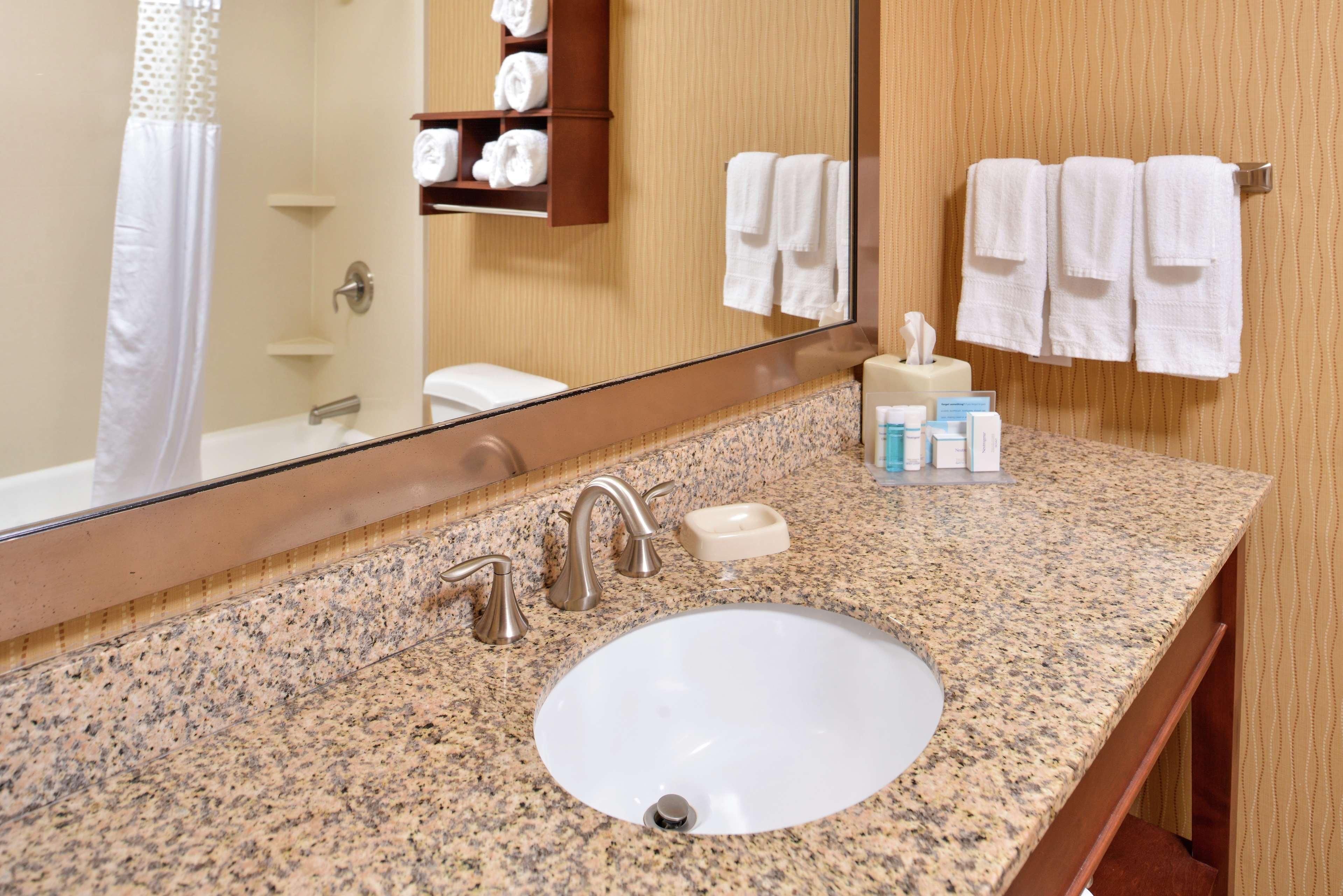 Hampton Inn Idaho Falls / Airport Экстерьер фото