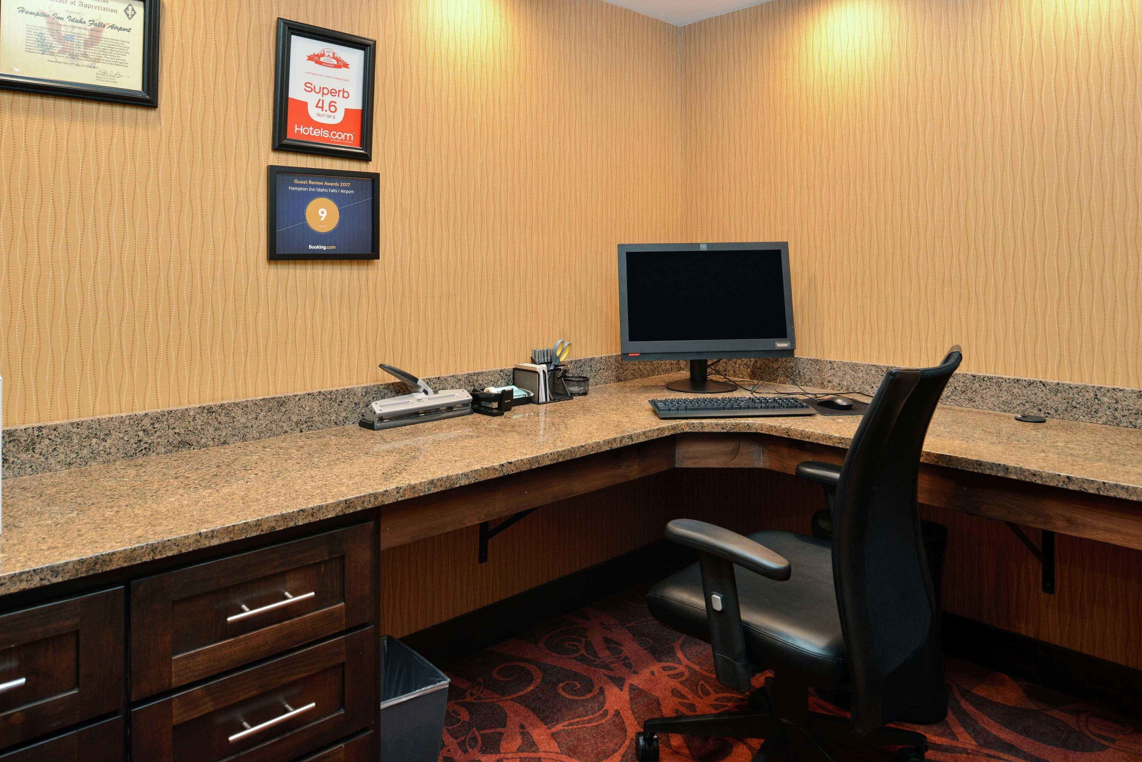 Hampton Inn Idaho Falls / Airport Экстерьер фото