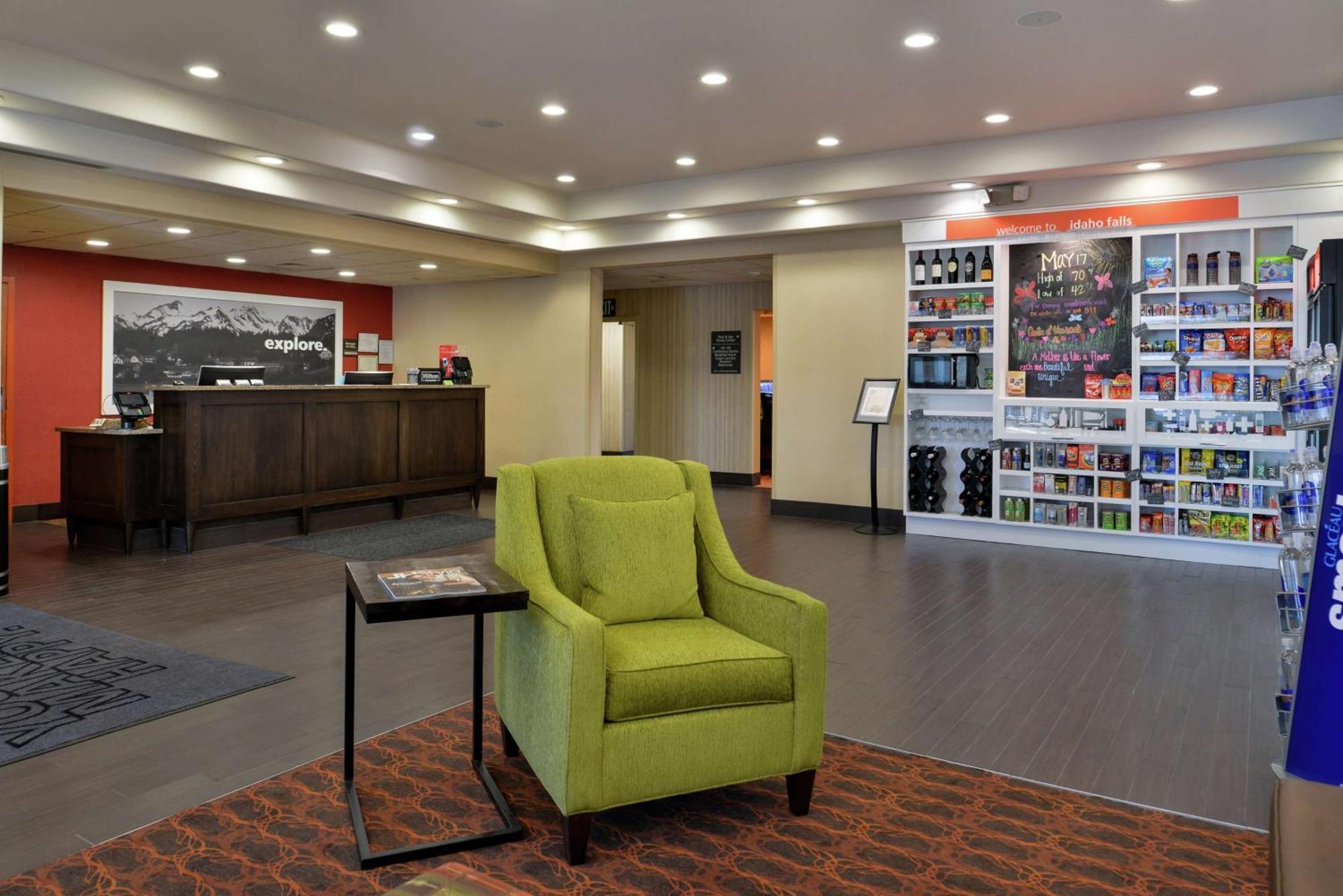 Hampton Inn Idaho Falls / Airport Экстерьер фото