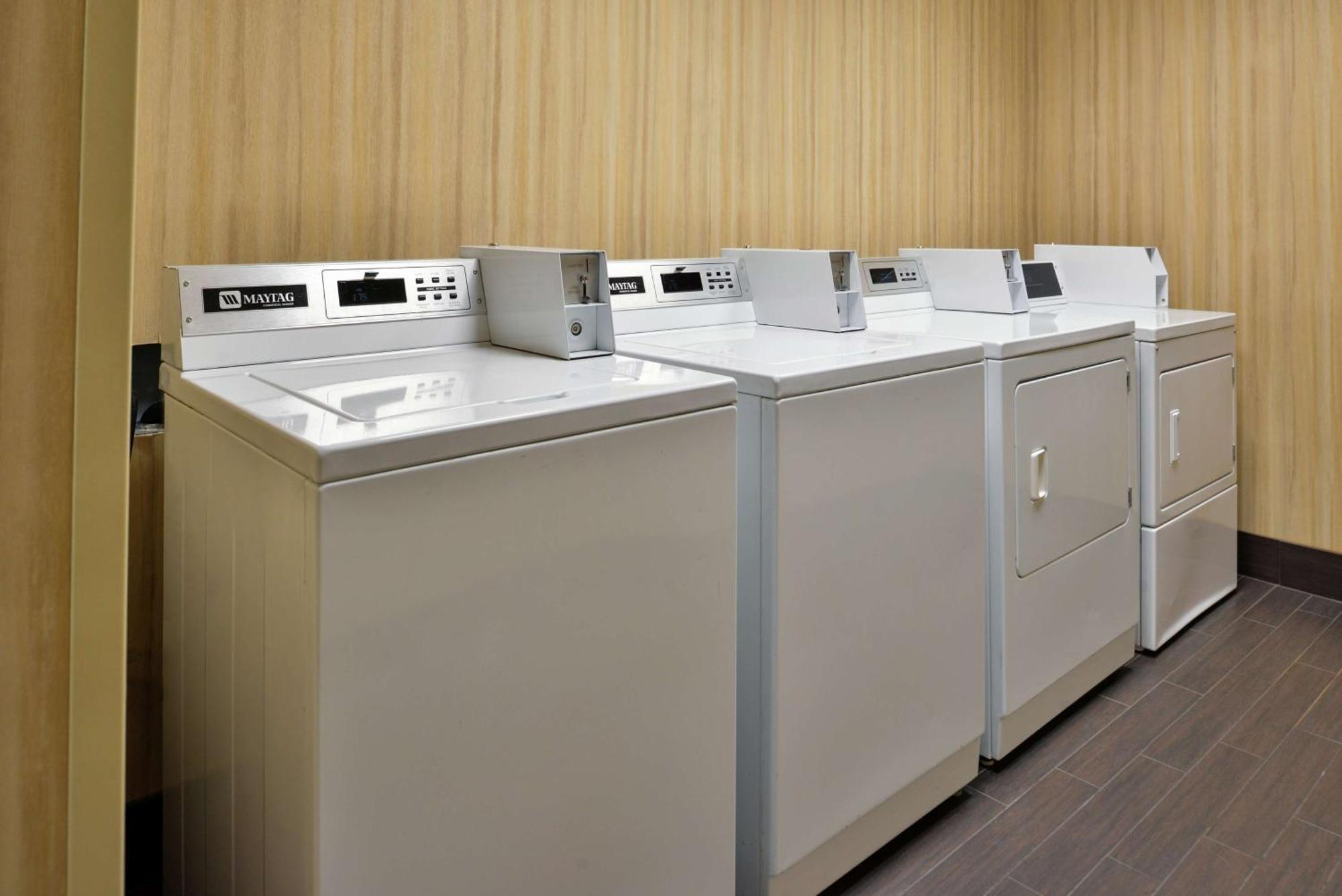 Hampton Inn Idaho Falls / Airport Экстерьер фото